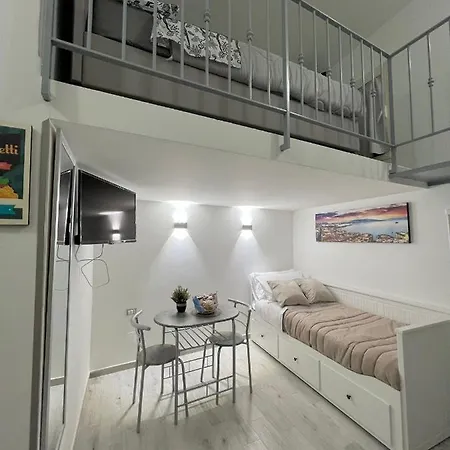 Centro La Casa Di Lello 4* Nápoles