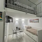 Centro La Casa Di Lello 4* נאפולי