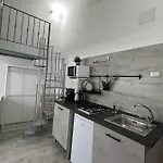 Centro La Casa Di Lello לינה וארוחת בוקר נאפולי